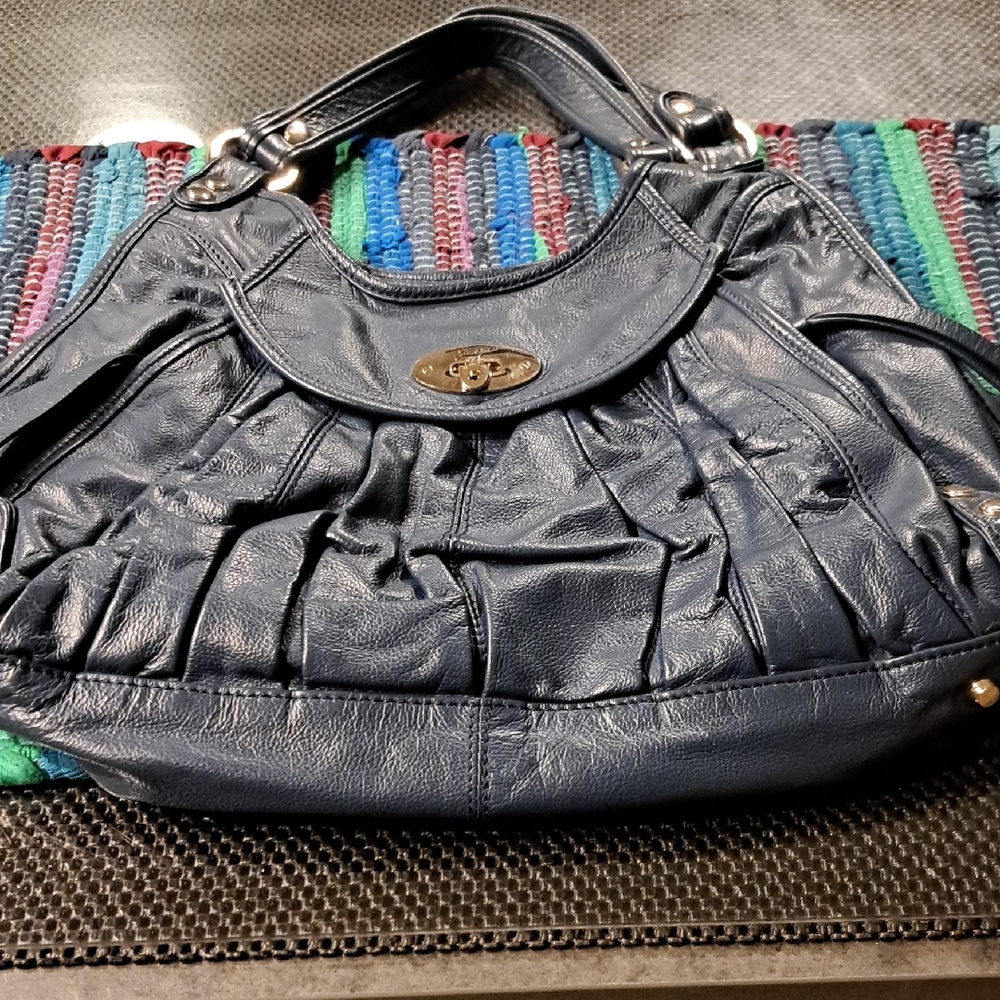 Elegant Navy Leather Shoulder Bag